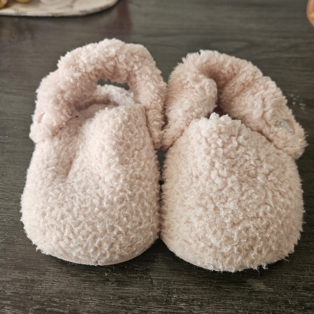 CROCS Kids Slippers in Soft Pink